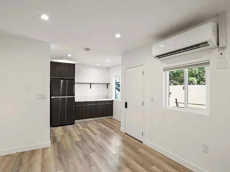 2561 W Avenue 30 — Photo 29
