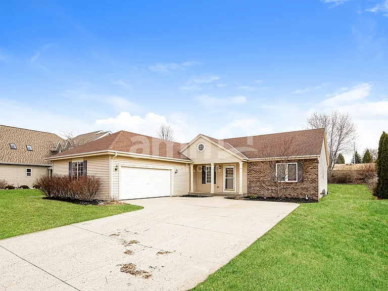 338 Ponderosa Dr — Photo 2