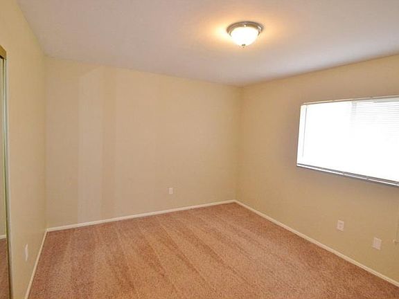 5th image of 909 SW 29th St