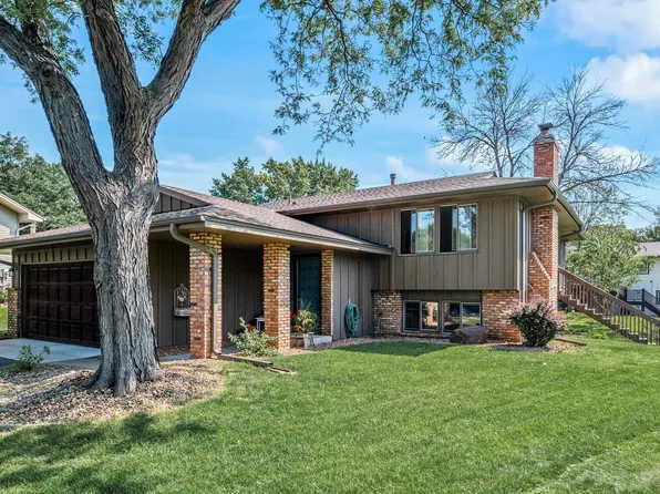 8332 Jersey Ave N, Brooklyn Park, MN 55445