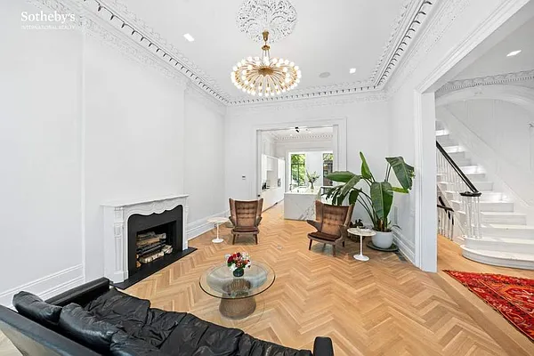 Sold by Sotheby's International Realty | media 5