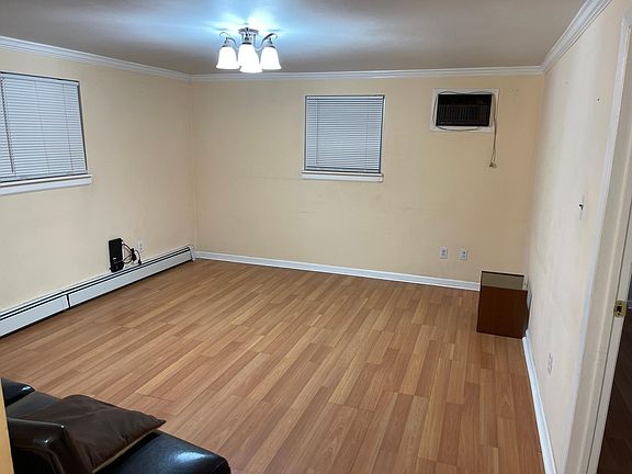 4th image of 107 Stone St #1