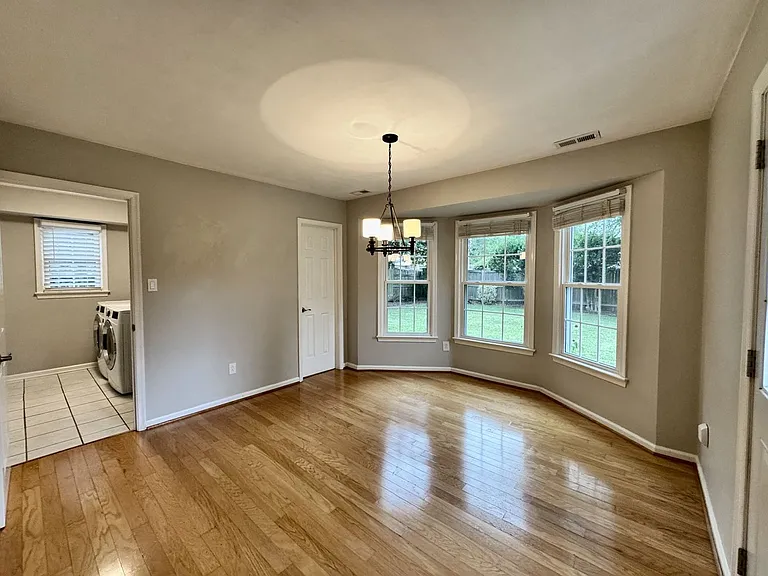 965 Commodore Dr — Photo 24