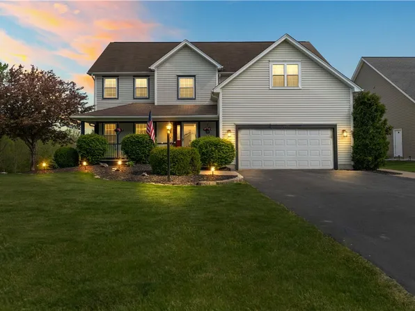 6430 Sunray Crest Dr, Victor, NY 14564