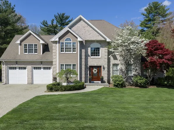 11 Bridle Dr, Lincoln, RI 02865