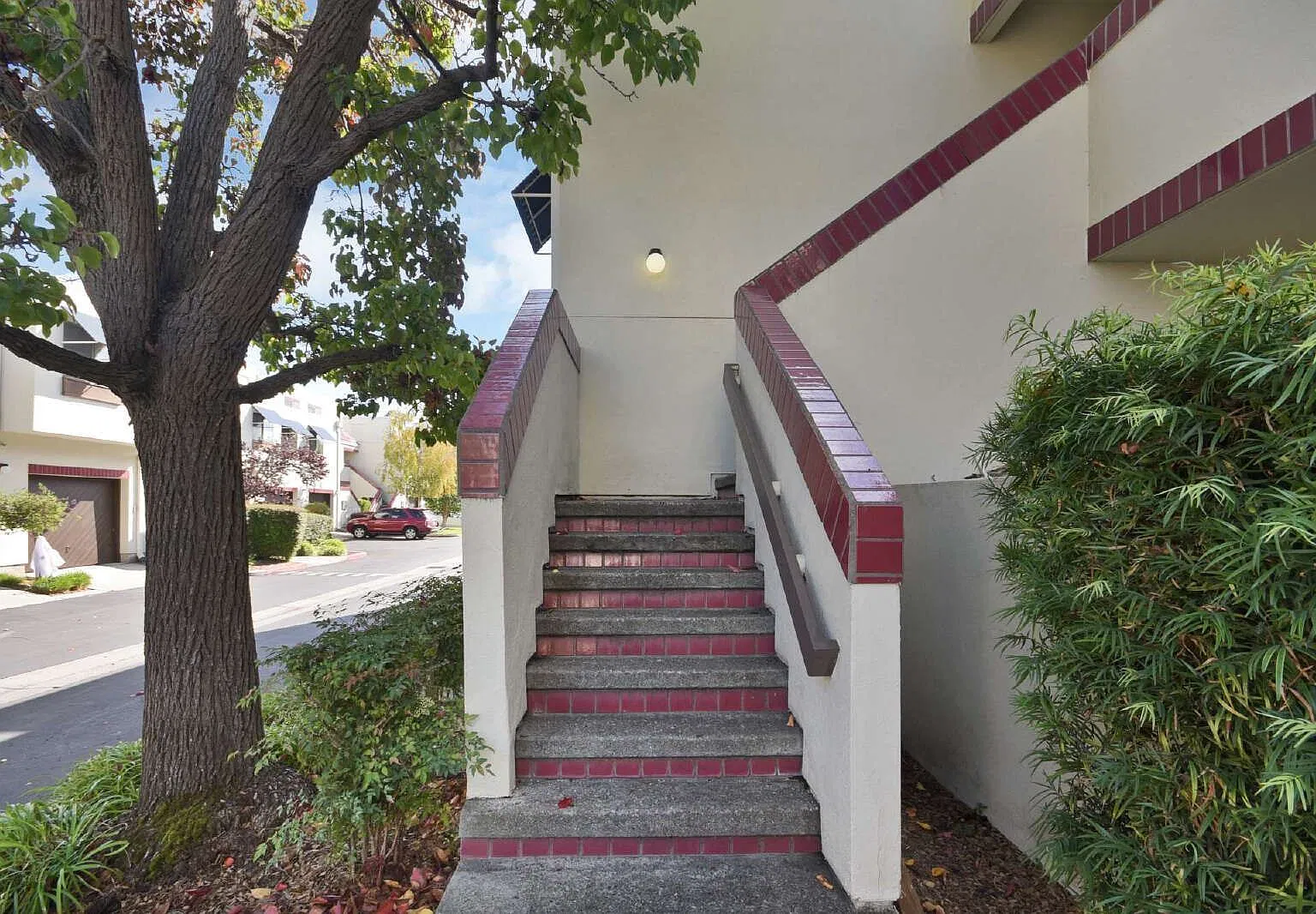 2 bed, 2.0 bath, 1568 sqft, $4,350 — Photo 3