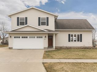 212 S Hill Crest Cir, Center Point, IA 52213