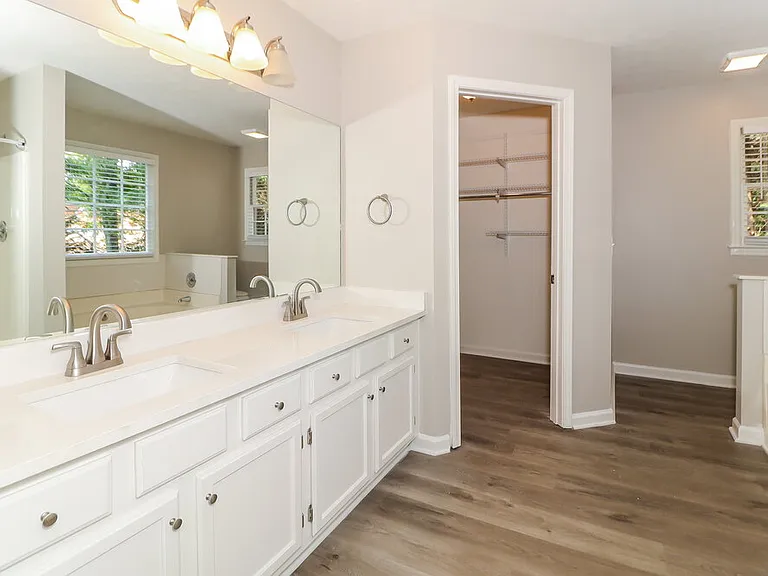 4832 Helga Way NE — Photo 13