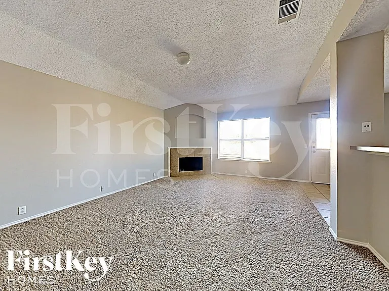1600 Shady Shores Dr — Photo 3