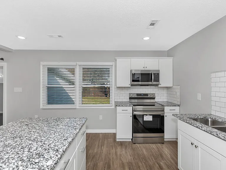 3903 Telstar Cir SW — Photo 7