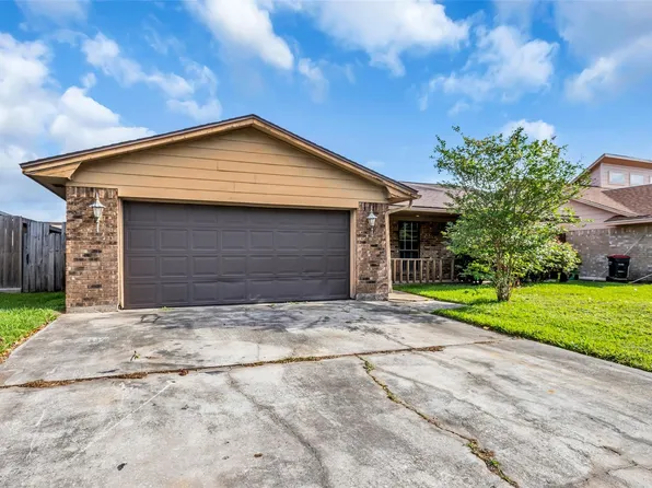 700 Briarclift Ln, Baytown, TX 77521