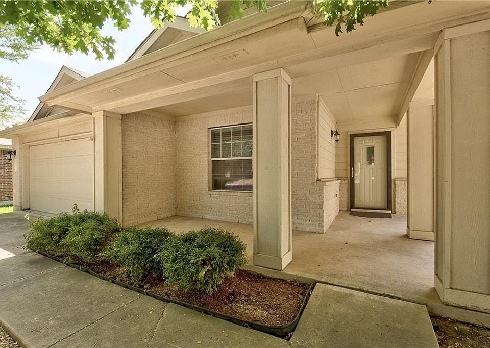 1st image of 5133 English Glade Dr