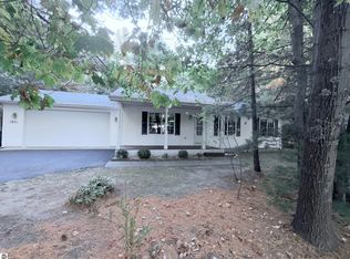 1851 Green Oak Dr, Interlochen, MI 49643