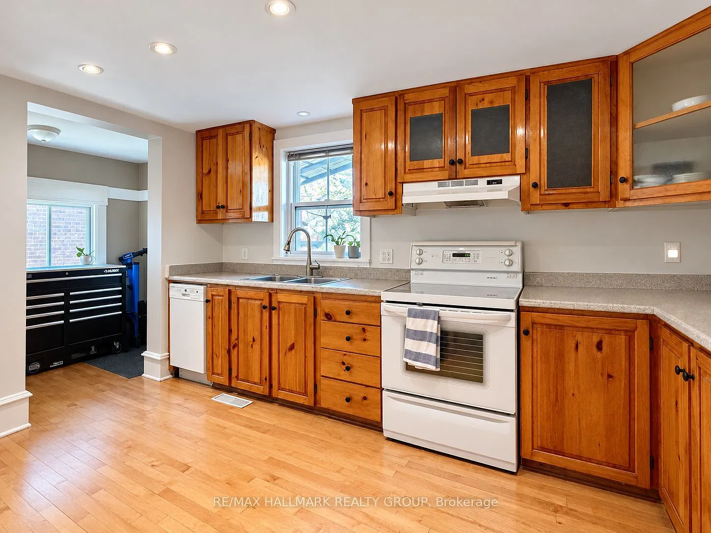 2 bed, $2,600 — Photo 4