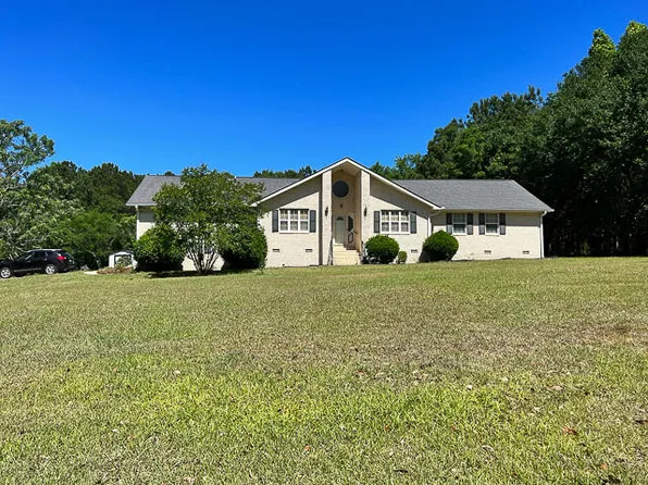 821 Tee Ave, Pineville, SC 29468