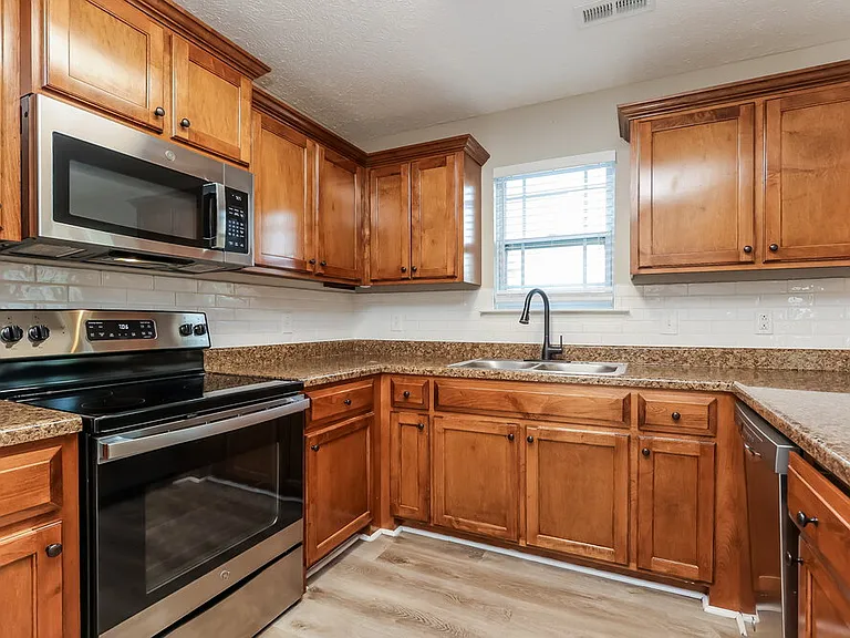 713 Wildwood Dr — Photo 8