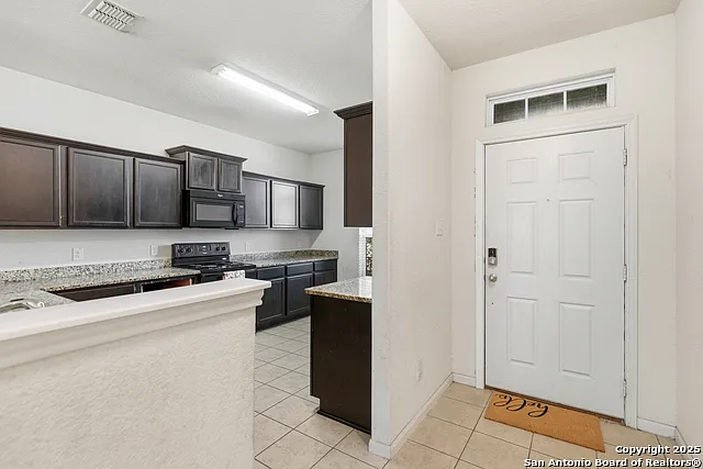 5 bed, 2.5 bath, 2586 sqft, $1,595 — Photo 4