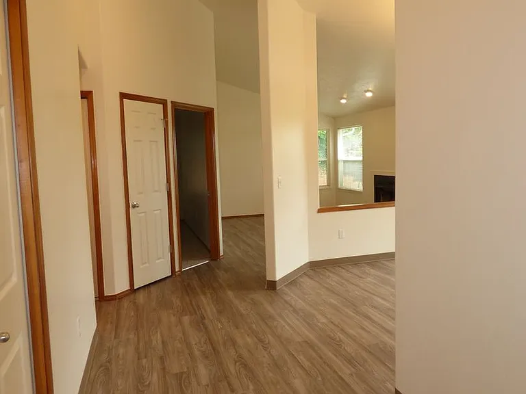 5699 Waln Creek Ct S — Photo 2