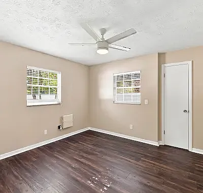1201 E Chelsea St — Photo 21