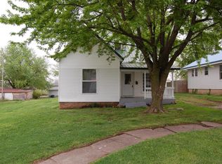 515 8th St, Monett, MO 65708