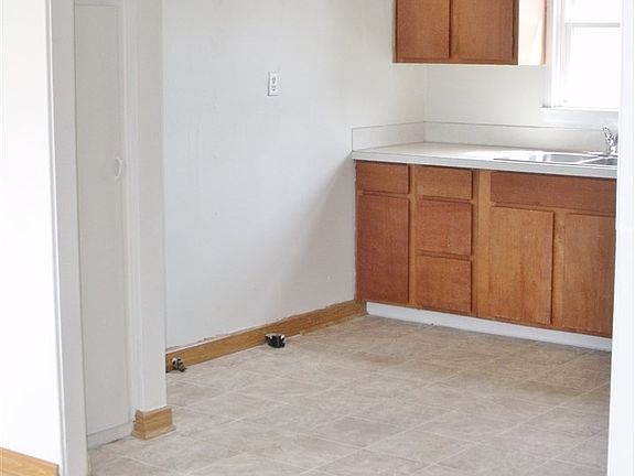 5th image of 603 Charlotte Dr