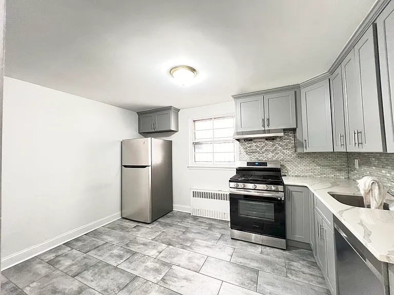 463 E 9th St #1 — Photo 11