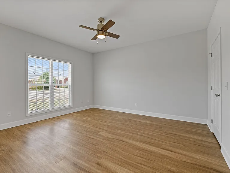 132 Wingate Ave — Photo 4