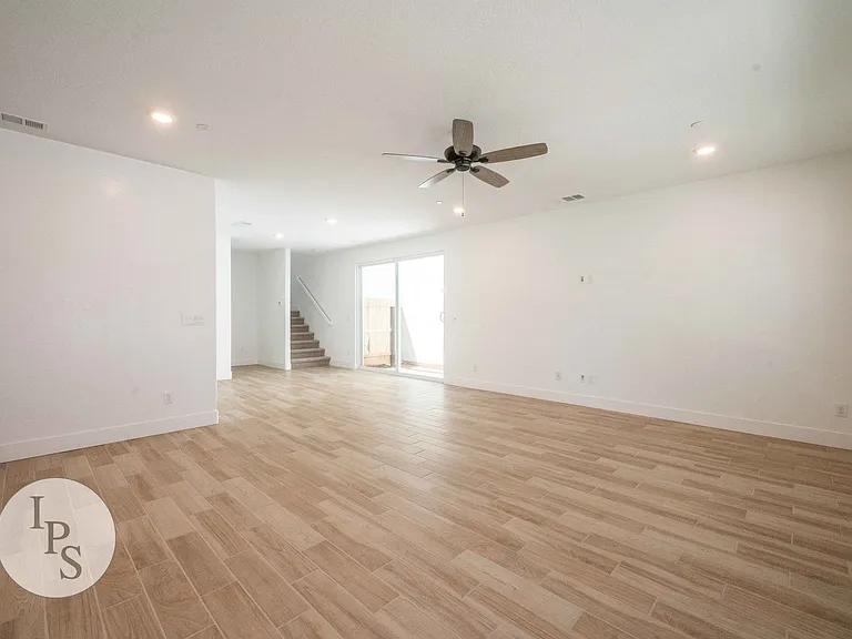 2830 E Tamarind Dr — Photo 5