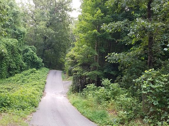 4th image of 309 Hillside Dr