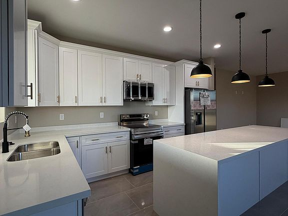 2nd image of 324 Peru Ct