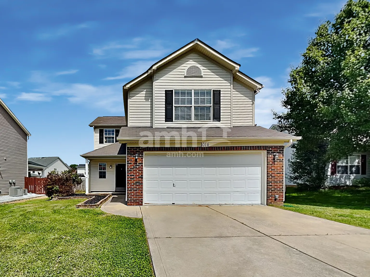 4 bed, 2.5 bath, 1902 sqft, $2,220 — Photo 1