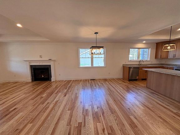 2nd image of 19 Edgewater Drive #27