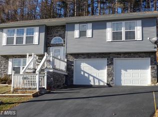 511 Briar Ln, Chambersburg, PA