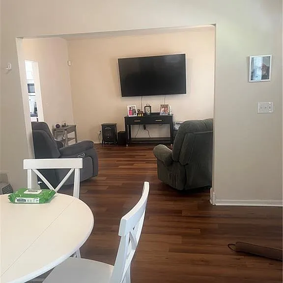 5 N Oak Ave — Photo 11