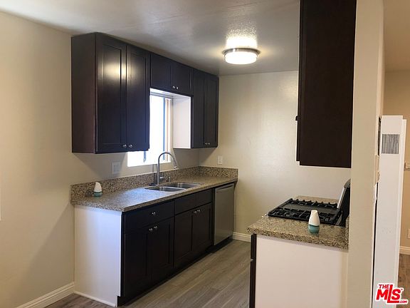 2nd image of 727 W Hyde Park Blvd APT 102