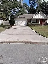 3 bed, 2.0 bath, 1595 sqft, $2,400 — Photo 1