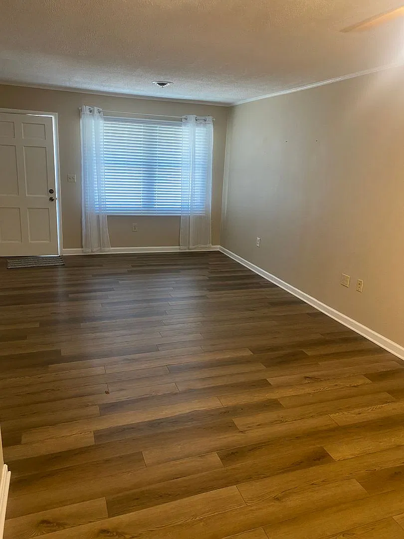 Radford, 2 BR / 1 BA Available — Photo 2