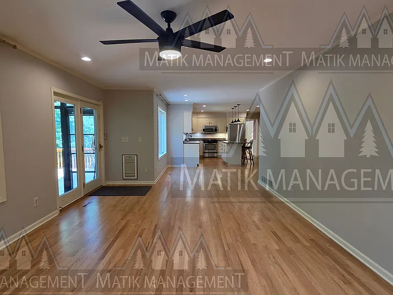 1420 Ridge Cliff Ln NE — Photo 23