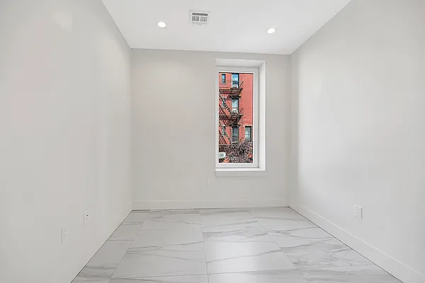 Rented by Prime Square Realty | media 6