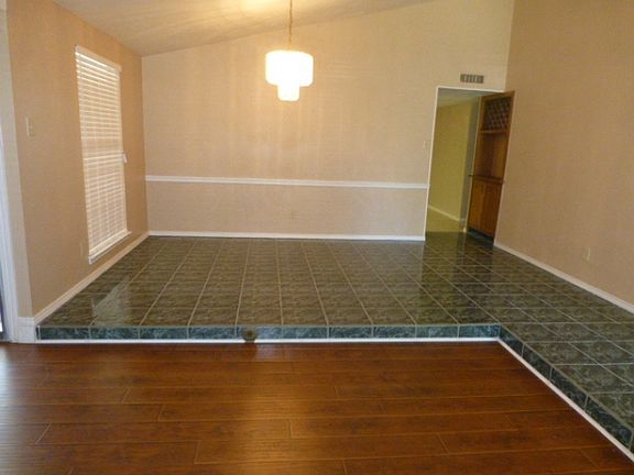 FORMAL DINING