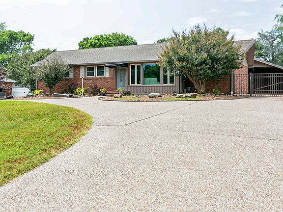 3rd image of 211 McNickle Dr