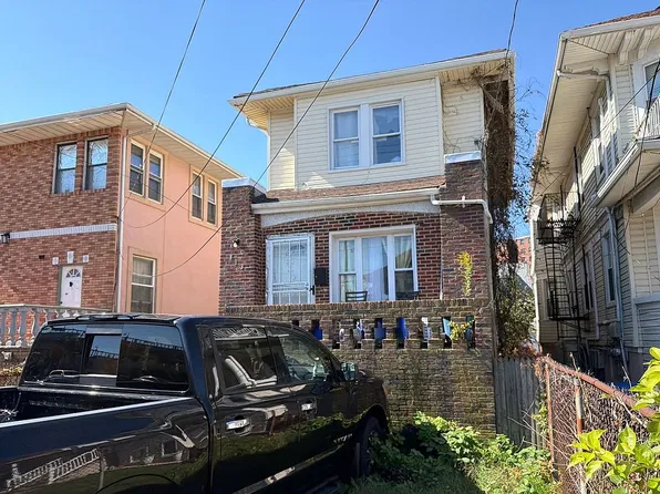 313 Beach 69th St, Far Rockaway, NY 11692