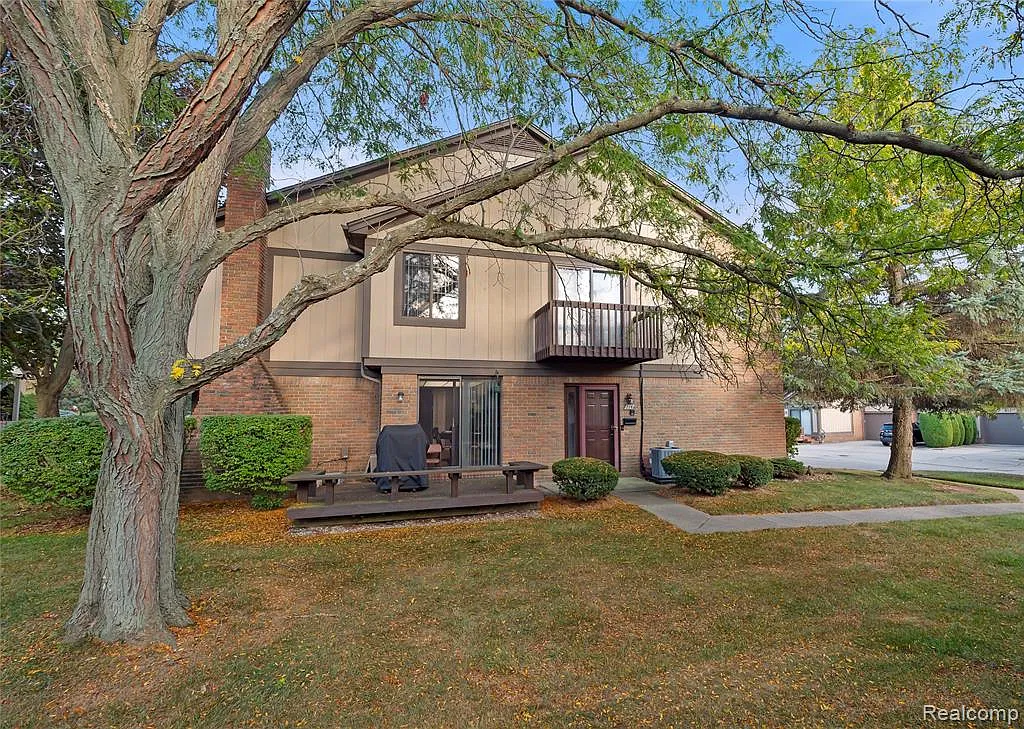 2 bed, 2.0 bath, 1200 sqft, $1,600 — Photo 2