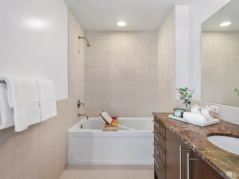 338 Spear St #9E-L — Photo 24