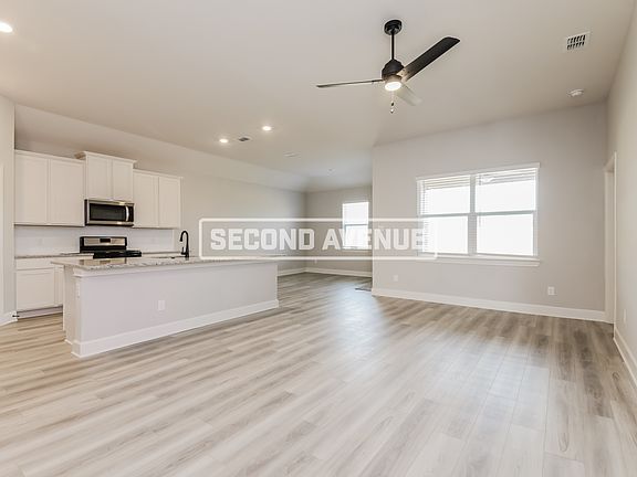 5th image of 617 Emerson Dr