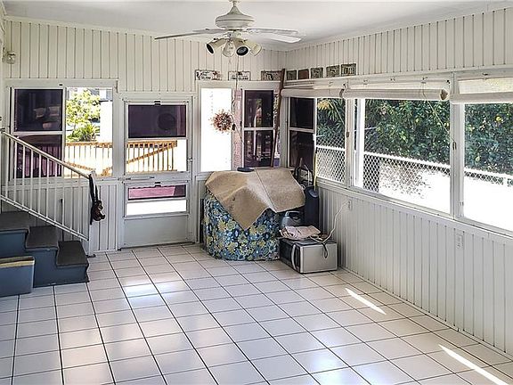 3rd image of 3916 Coconut Dr