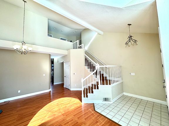 3rd image of 1268 Hazlett Ct