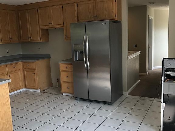 4th image of 704 Vera Ave