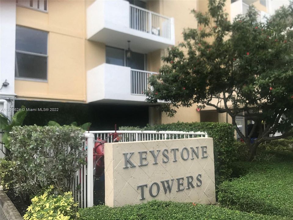 1st image of 2000 NE 135th St APT 211