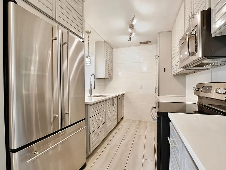2401 Albert Lee Pkwy — Photo 5